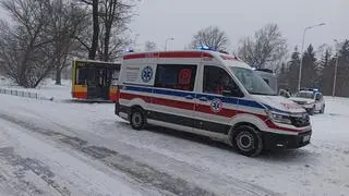 Zderzenie autobusu miejskiego i ciężarówki