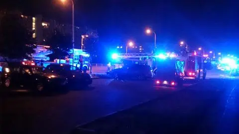 Dwoje poszkodowanych w pożarze mieszkania na Gocławiu. Ewakuacja