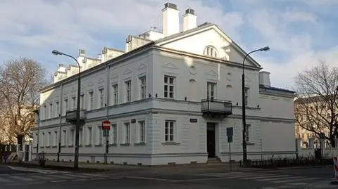 Odrestaurowali zrujnowany pałacyk na podstawie XIX-wiecznej ryciny. Ma być domem kultury