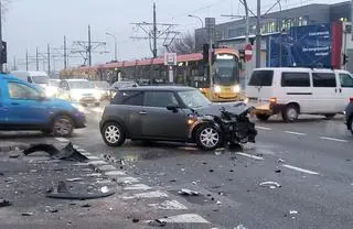 Dwa auta zderzyły się w alei Krakowskiej