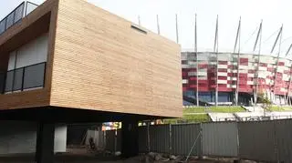 Obiekt stanął w bliskim sąsiedztwie Stadionu Narodowego