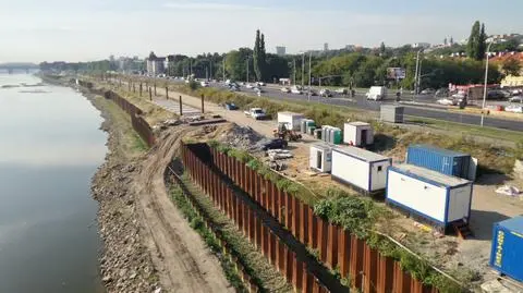 Część bulwarów nadal rozkopana. Termin otwarcia nieznany