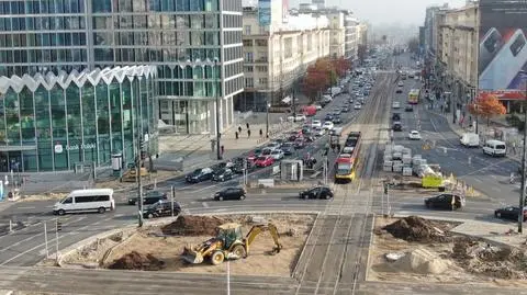 Zwężenie w Alejach Jerozolimskich. Kierowcy utknęli w korku przed rondem Dmowskiego