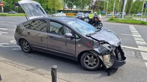 Zderzenie karetki i auta przewozu osób na Ochocie