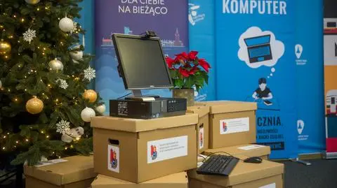 Ratusz przekazał komputery. "Sprzęt trafi do uczniów i pozostanie z nimi"