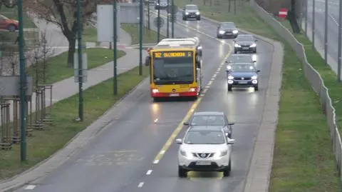 Remont wiaduktu zakończył się, buspas pozostał. "Oznakowanie wprowadza w błąd"