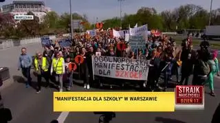 Przemarsz nauczycieli w centrum