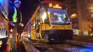 Zderzenie samochodu i tramwaju na Bielanach