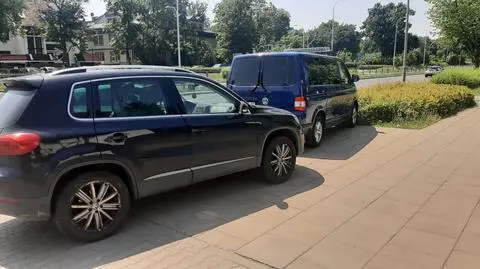 Kierowca SUV-a uderzył w tył busa Służby Ochrony Państwa