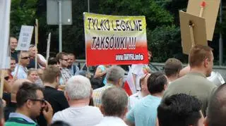 Przemarsz manifestujących taksówkarzy