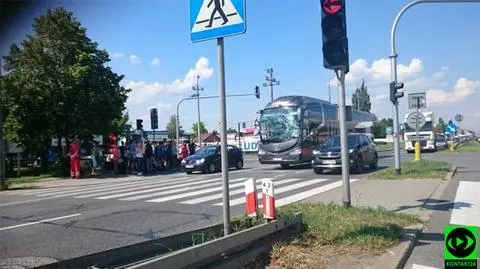 Zderzenie autobusu z ciężarówką w Markach