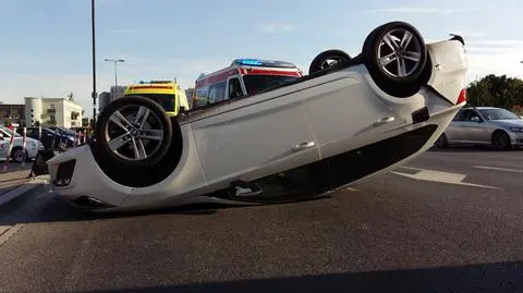 Dachowanie w alei Prymasa Tysiąclecia. Jeden z kierowców był pijany