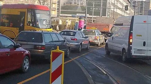 Al. Niepodległości znów stanęła