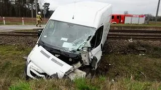 Zderzenie busa i pociągu w pobliżu Piotrkowic