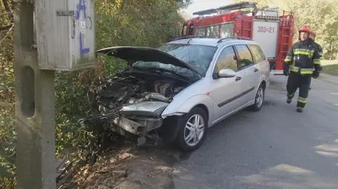 Stracił panowanie nad autem, uderzył w betonowy słup 