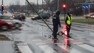 Sygnalizator leży na jezdni