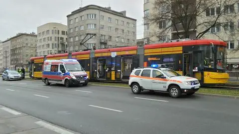 Gwałtowne hamowanie tramwaju na Puławskiej. Jedna osoba poszkodowana