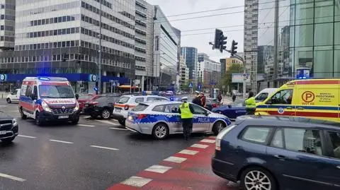 Zderzenie aut na środku torowiska. Tramwaje kierowane były na objazdy