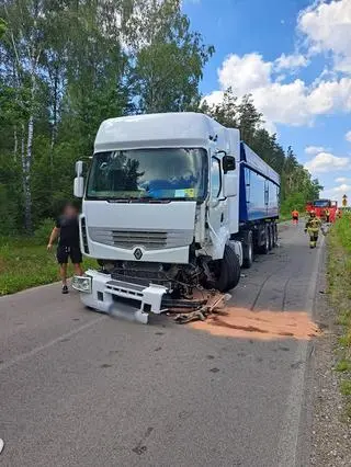 Wypadek na drodze serwisowej trasy S17