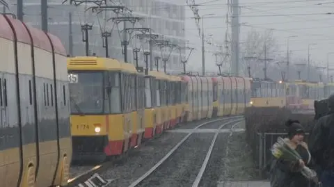 W alei Jana Pawła II stanęły tramwaje. "Brak napięcia w sieci trakcyjnej"