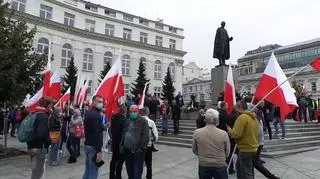 Rolnicy zebrali się na placu Trzech Krzyży