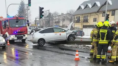 "Wymusił pierwszeństwo i doprowadził do zderzenia". Utrudnienia na wjeździe do Warszawy