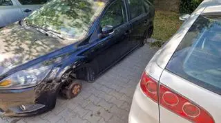 Auto bez kół na Gocławiu 