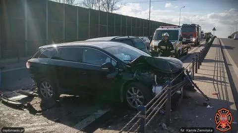 Karambol w Łomiankach. Policja: sprawca pijany