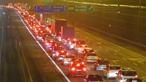 Zderzenie trzech samochodów na A2. Ogromny korek w stronę Poznania