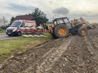 Zderzenie autobusu z traktorem