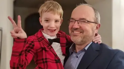 Pan Jan przejdzie 502 kilometry dla wnuka, by zebrać środki na jego leczenie