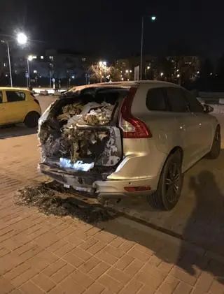 Czytelniczka przekazała, że na pobliskim parkingu od dawna dochodzi do podpaleń aut