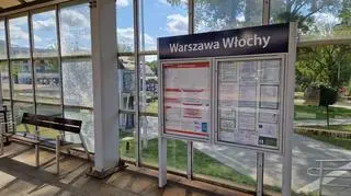 Pęknięte szyby na stacji Warszawa Włochy