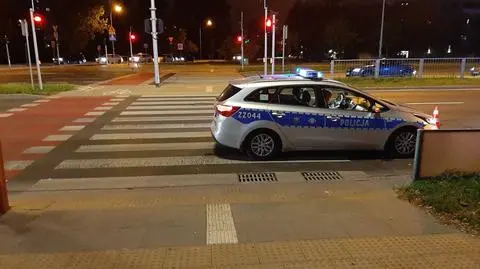 Potrącenie na przejściu dla pieszych, mężczyzna trafił do szpitala