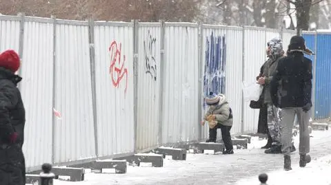 Ogrodzili Ogród Krasińskich. "To plac  budowy"