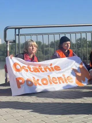 Ostatnie Pokolenie na moście Świętokrzyskim 