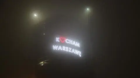 "Kocham Warszawę" w chmurach. Rozbłysł ogromny napis