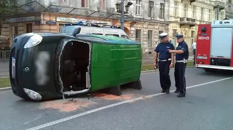 Dostawczak na boku, Marszałkowska zablokowana