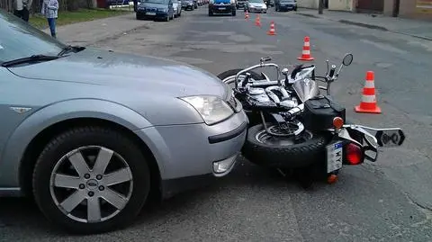 Dwoje motocyklistów rannych po zderzeniu z fordem