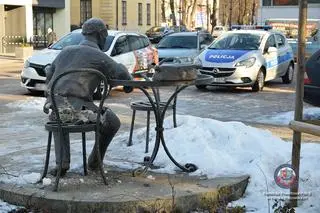 Zniszczony pomnik Jana Himilsbacha w Mińsku Mazowieckim 