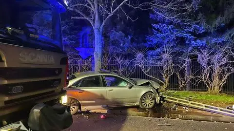 Wjechał w słup, był pod wpływem alkoholu 