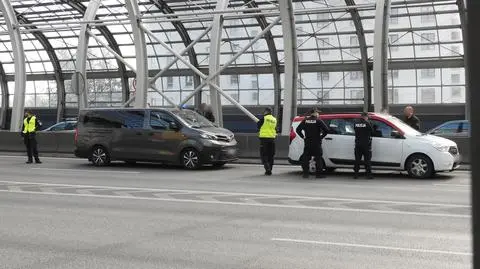 Policja zatrzymała auto na S8. Jechali nim "obywatele Iraku, Syrii, Jemenu i kierowca z Tadżykistanu"