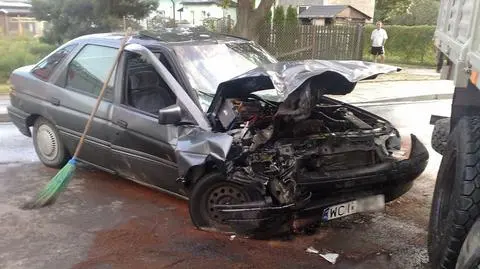 Wypadek na Bielanach. Kierowca "cudem uszedł z życiem"