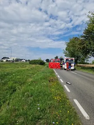 Tragiczny wypadek pod Karwaczem, zginął motocyklista