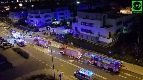 Ogień pojawił się na balkonie. Lokatorka ewakuowała się sama