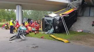 Wypadek autobusu na trasie S8