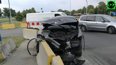Maserati rozbite na betonowej barierze