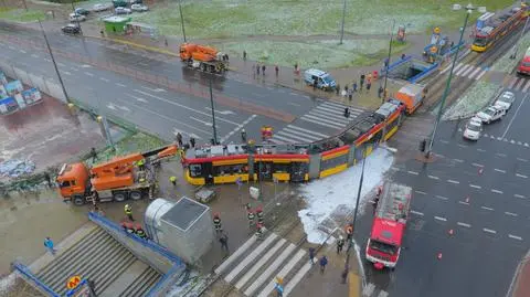 Tramwaj wykoleił się po zderzeniu z ciężarówką