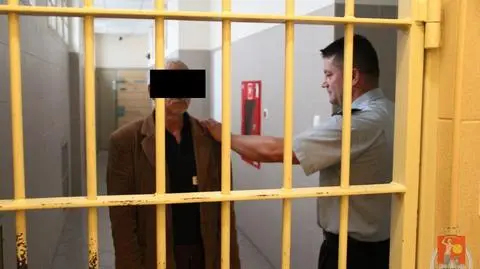 Dostał kilka ciosów maczetą. Kilka dni leżał w mieszkaniu