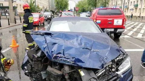 Jechali do pożaru, zderzyli się z audi